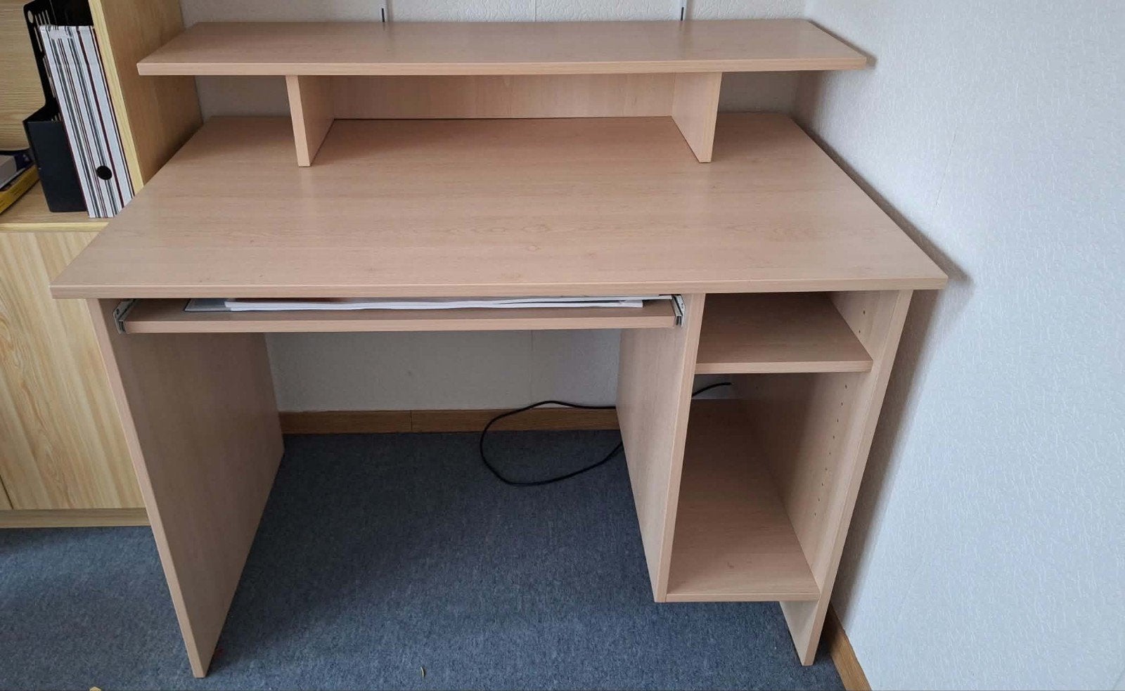bureau  niet  volledig demonteerbaar, Modern, Ophalen, Zo goed als nieuw, Spaanplaat of MDF