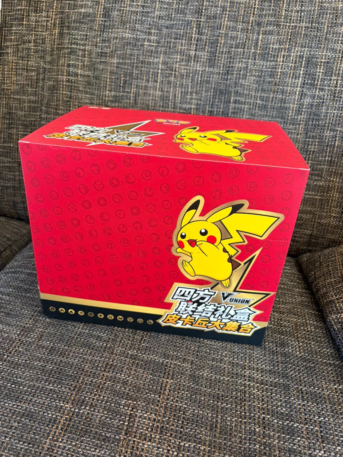 V union Pikachu 6 boxes, Ophalen of Verzenden, Nieuw, Boosterbox, Foil