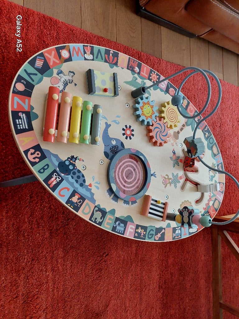 Mamabrum grote houten activiteitentafel voor baby, Ophalen of Verzenden, Zo goed als nieuw