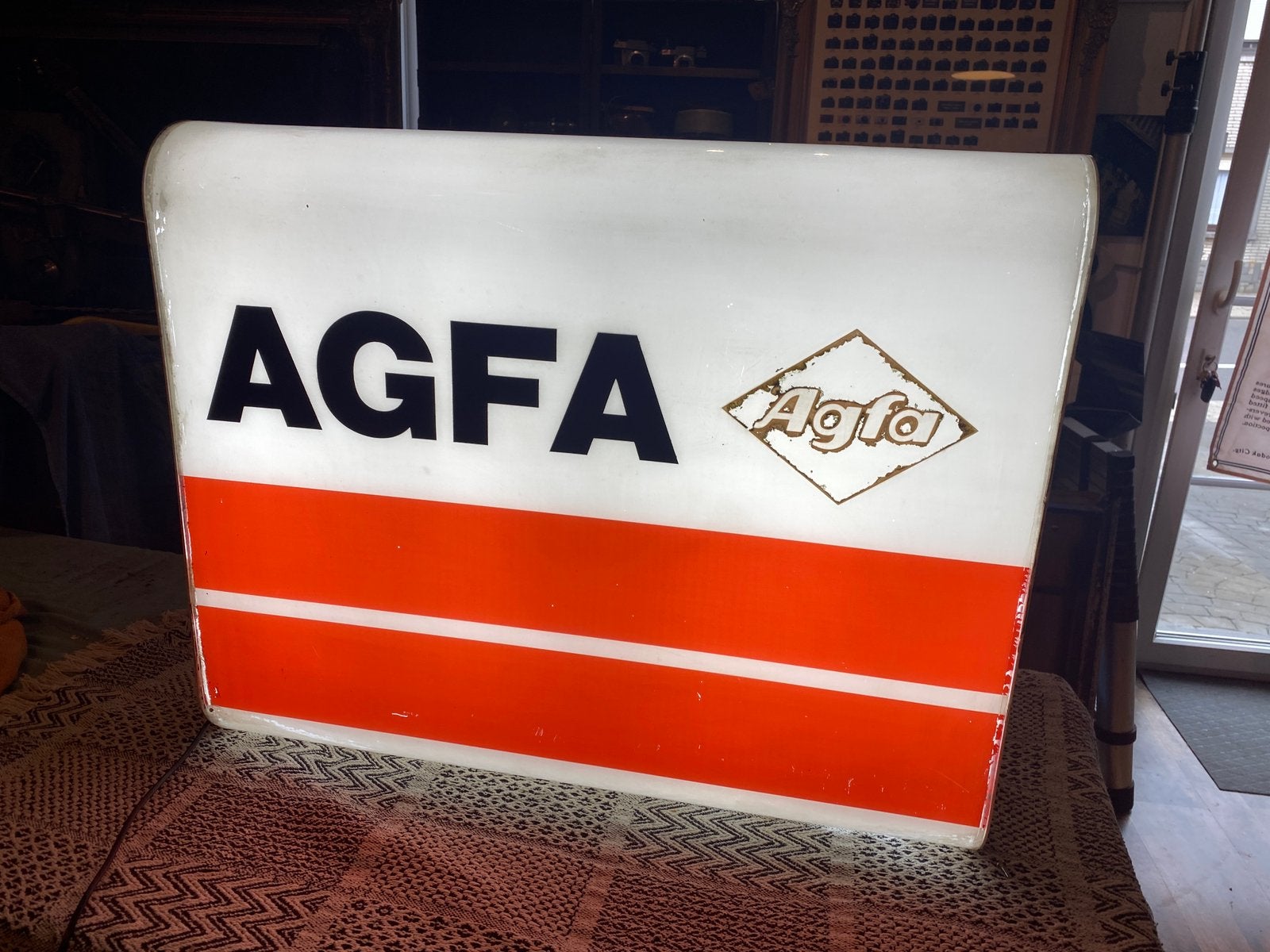 Vintage lichtreclame Agfa Gevaert, Ophalen