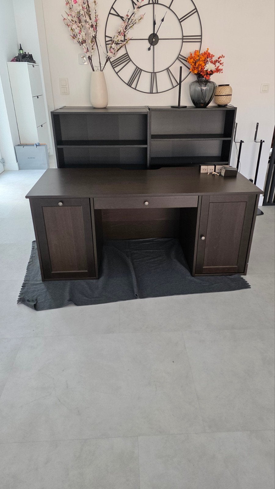 Bureau en bois foncé avec rangements – comme neuf, Enlèvement