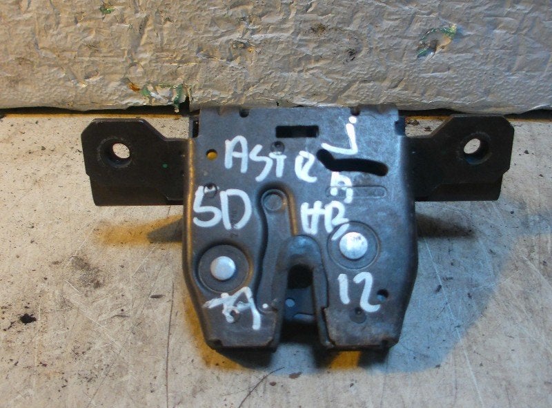 SLOTVANGER ACHTERKLEP Opel Astra J (PC6 / PD6 / PE6 / PF6), Gebruikt, Opel, Opel Automobile GmbH, Kontakt-opel@opel.com