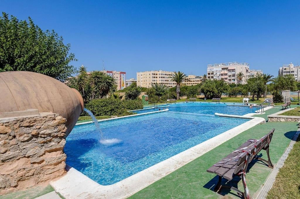 Rez-de-chaussée entièrement rénové à vendre à Torrevieja, Immo, Village, Torrevieja, 2 pièces, Appartement