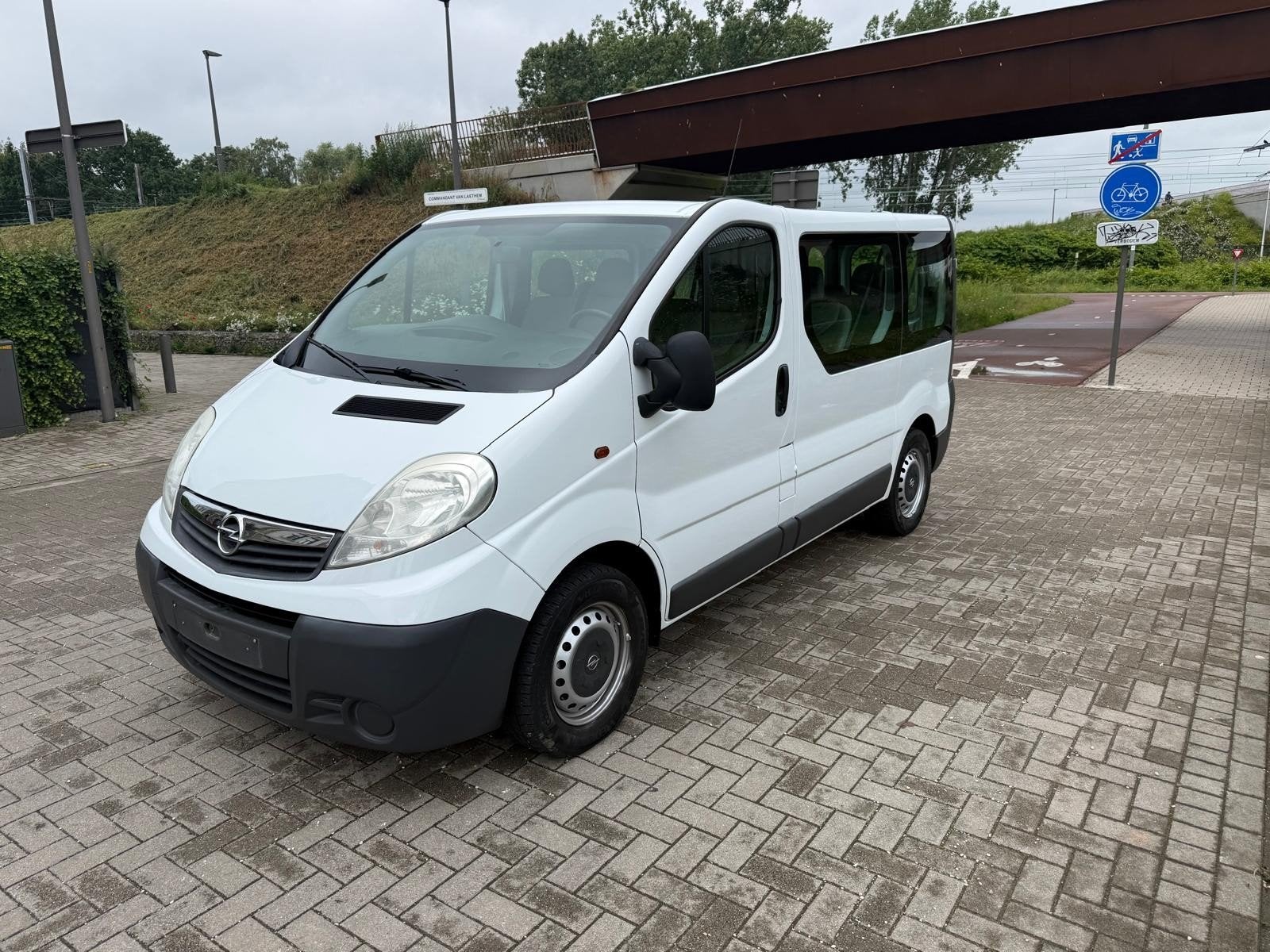 OPEL VIVARO 2.0TDCI 2014 84000KM AIRCO KEURING 9 ZITPLAATSEN, Voorwielaandrijving, Euro 5, Stof, Vivaro
