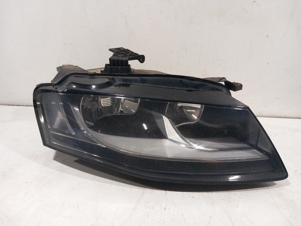 Koplamp rechts Audi A4, Onderdelen@venauto.nl, Van der Ven Autorecycling B.V., Gebruikt, Ettenseweg 76, 4706 PB Roosendaal, The Netherlands