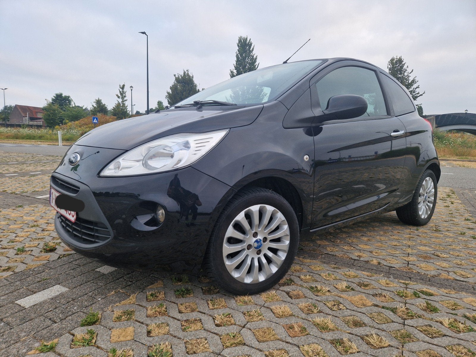 Ford ka 1.2 titanium 130000km 
Air co start stop ct ok, Autos, 1242 cm³, Euro 5, Achat, Electronic Stability Program (ESP)