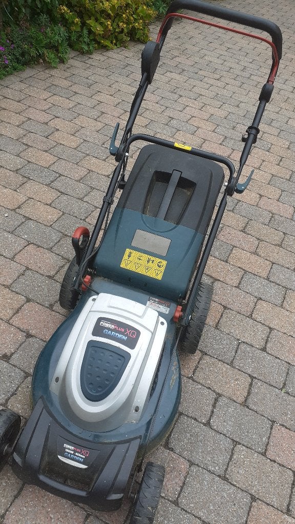 Elektrische grasmaaier  Power Plus Xq 1800w, Tuin en Terras, Grasmaaiers, Ophalen, Cirkelmaaier, Gebruikt, Elektrische grasmaaier
