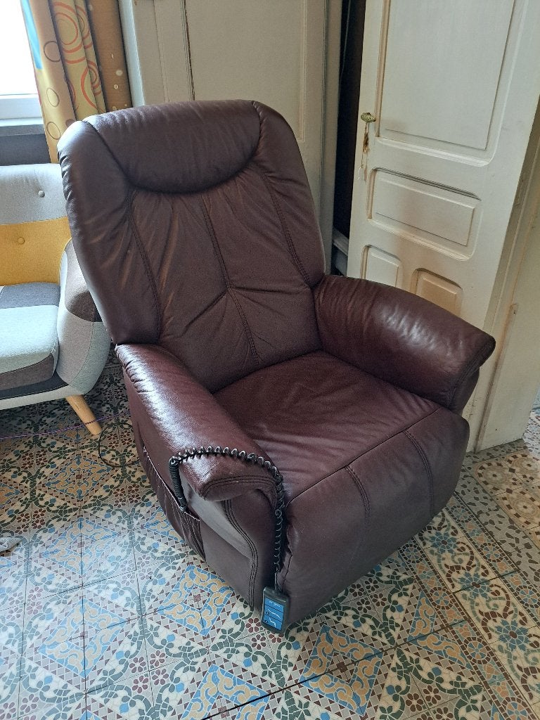 Fauteuil relax électrique Himolla en cuir brun-bordeau, Enlèvement, Utilisé, Cuir, 75 à 100 cm