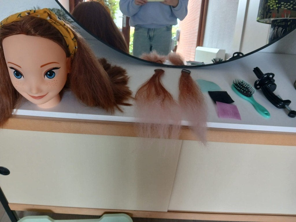 Poupée de coiffeur, Enfants & Bébés, Jouets | Poupées, Comme neuf, Autres types, Enlèvement
