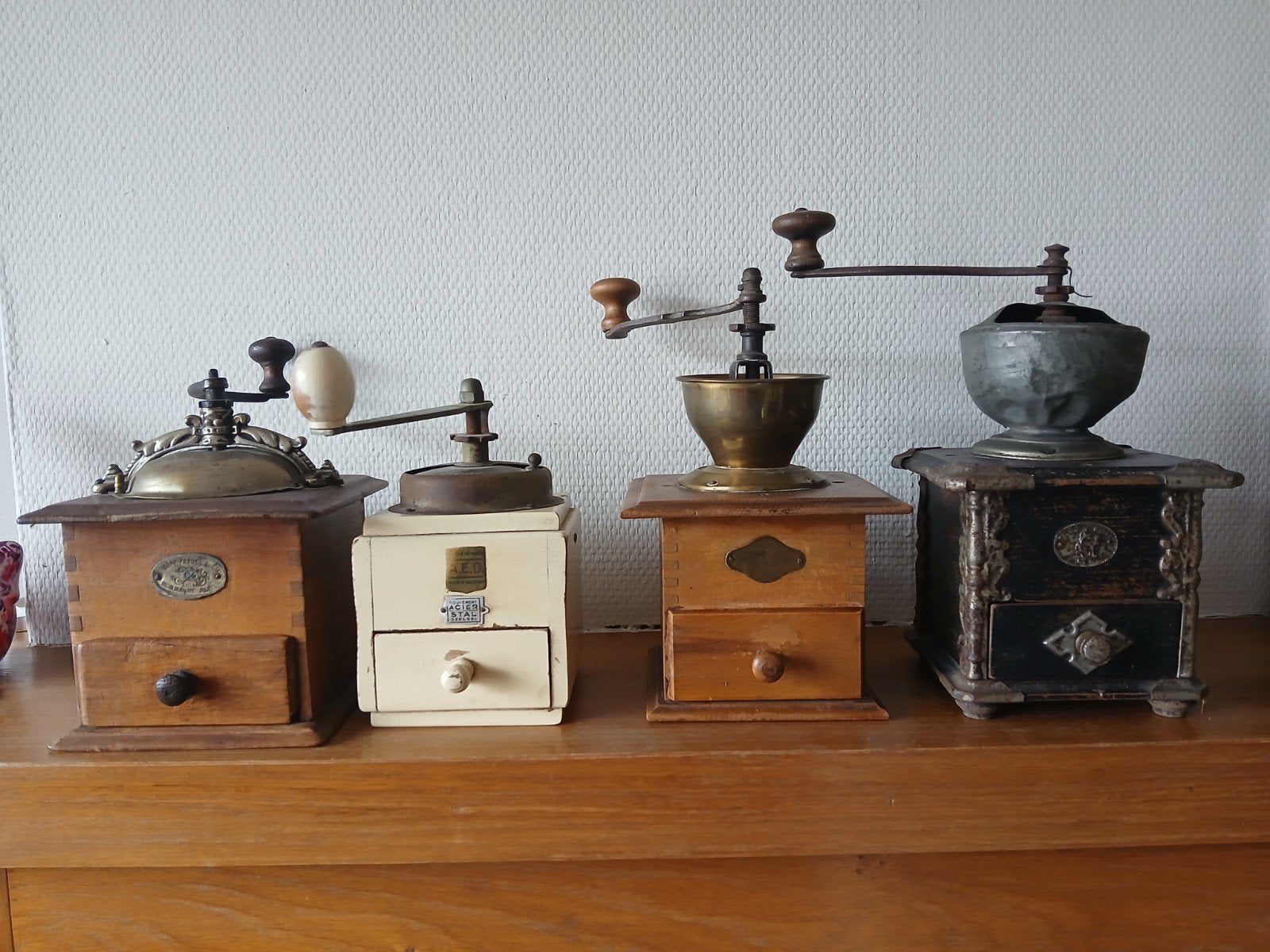 Vier koffiemolens, Ophalen