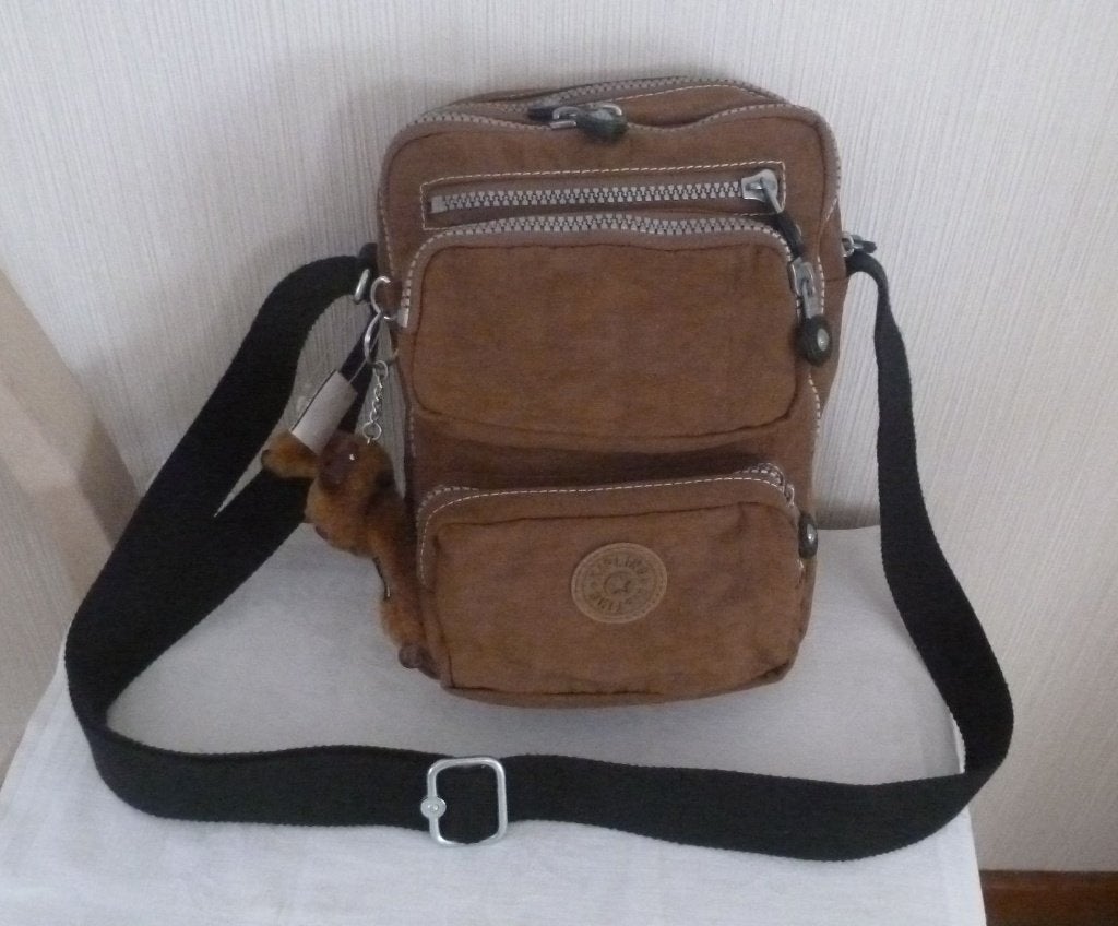 Kipling sac band unisexe nombreuses poches + singe, Enlèvement ou Envoi, Neuf, Brun, Kipling