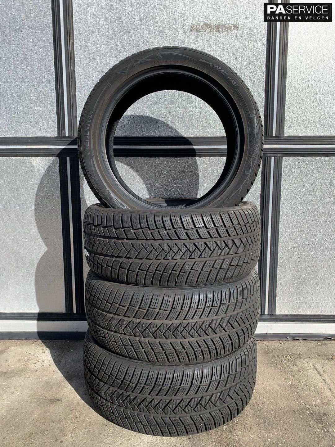 4x Vredestein 235 45 18 Winterbanden met 7.4 en 6,8 mm, Autos : Pièces & Accessoires, -, Utilisé, -, Jante(s)
