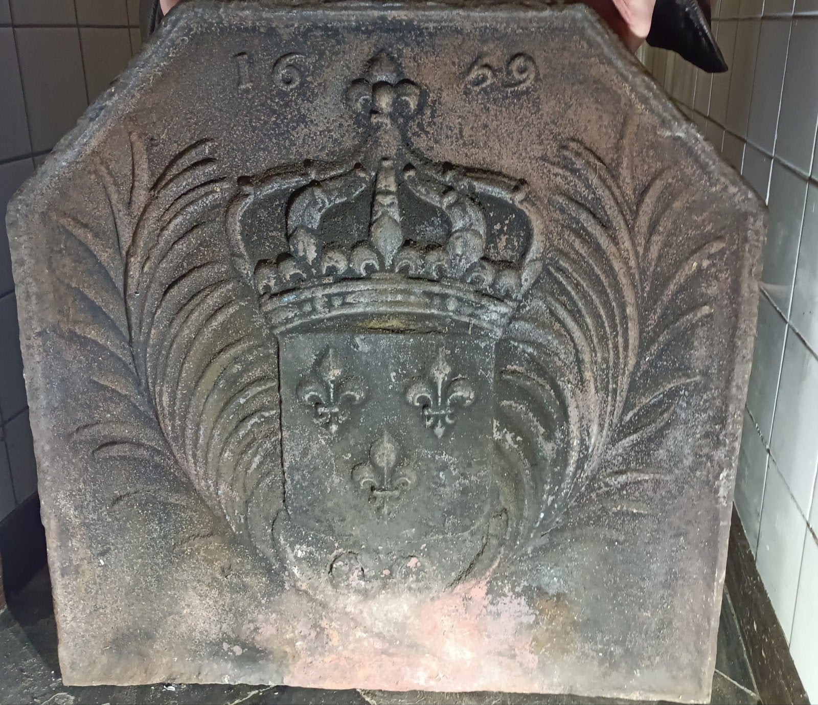 Taque de fond de cheminée, Enlèvement