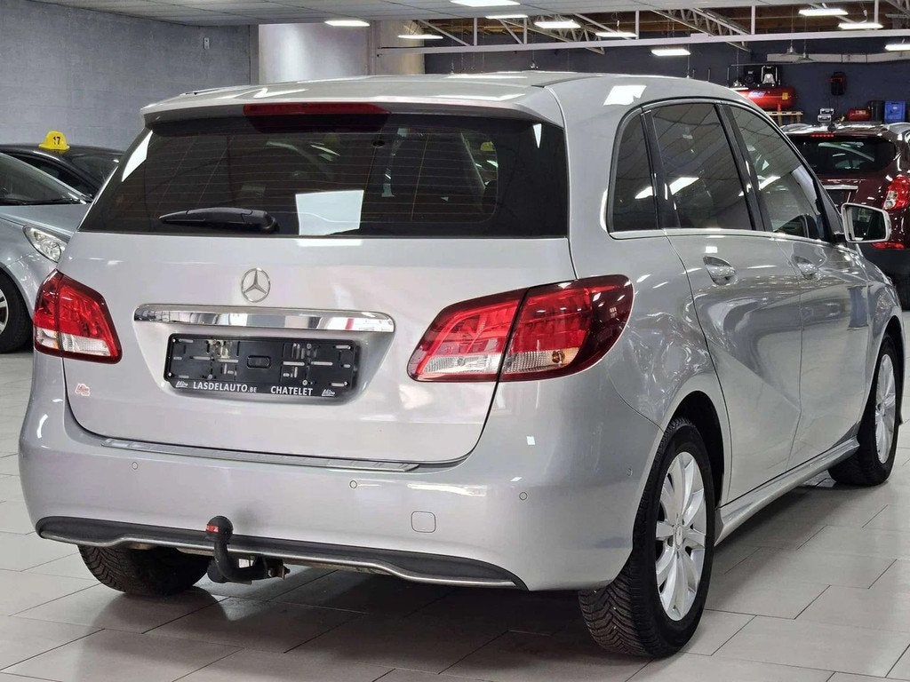 Mercedes-Benz B-CLASS 180 1.6i Attache Led Sensors Clim SIEG, 90 kW, 122 pk, Gebruikt, 4 cilinders