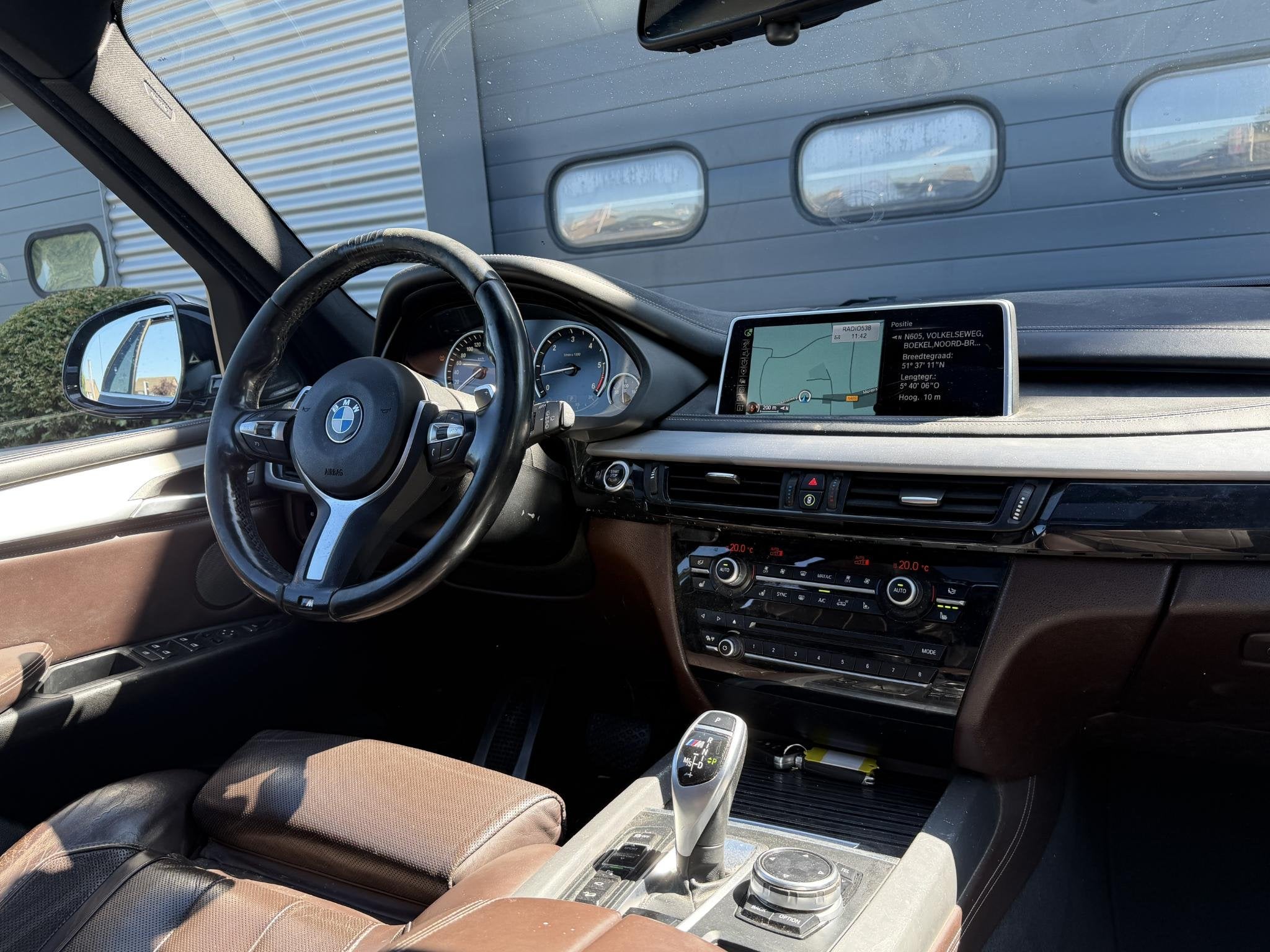 BMW X5 M50d 7p. (automatique), Autos, 2700 kg, 177 g/km, Achat, 2165 kg