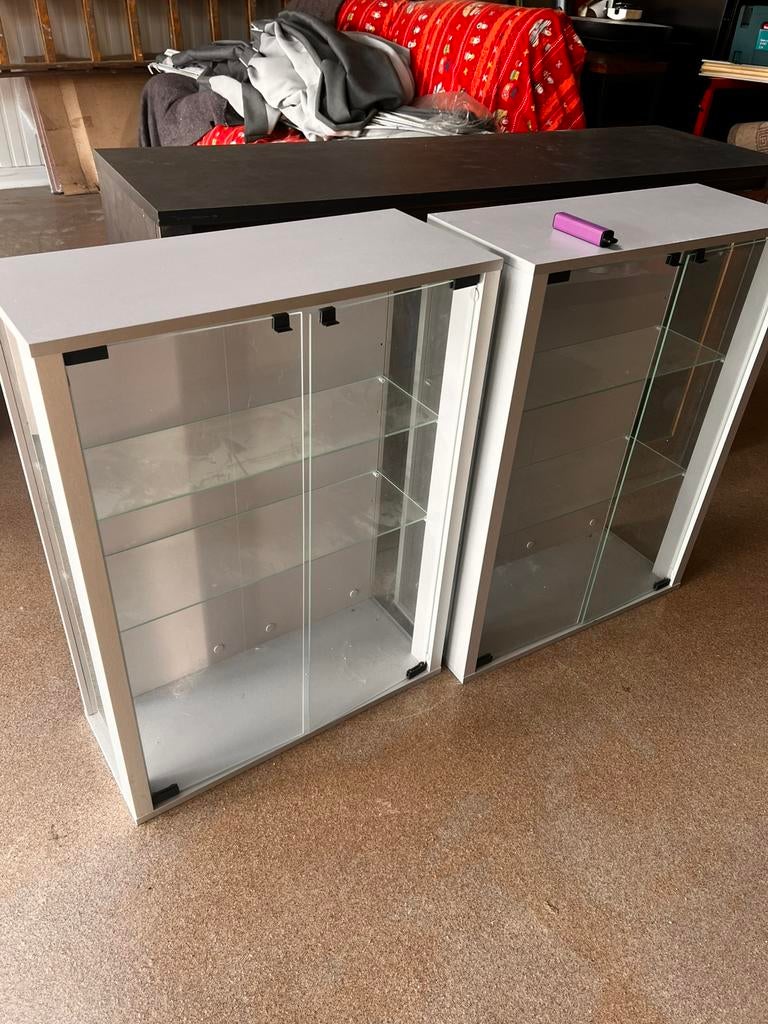Vitrinekasten 2, Huis en Inrichting, Ophalen, Zo goed als nieuw, Glas, Met deur(en)
