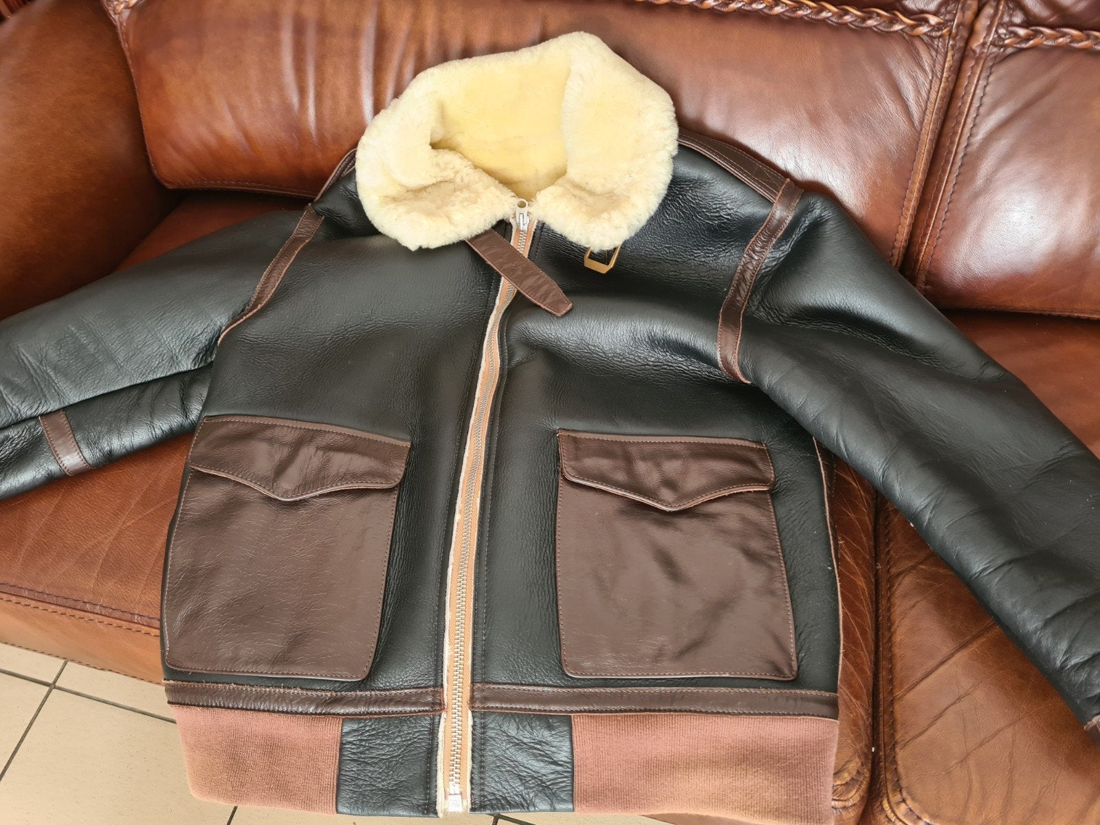 Veste en cuir mouton retourné Taille M neuf 600€, Kleding | Heren, Jassen | Winter, Ophalen, Nieuw, Maat 48/50 (M)