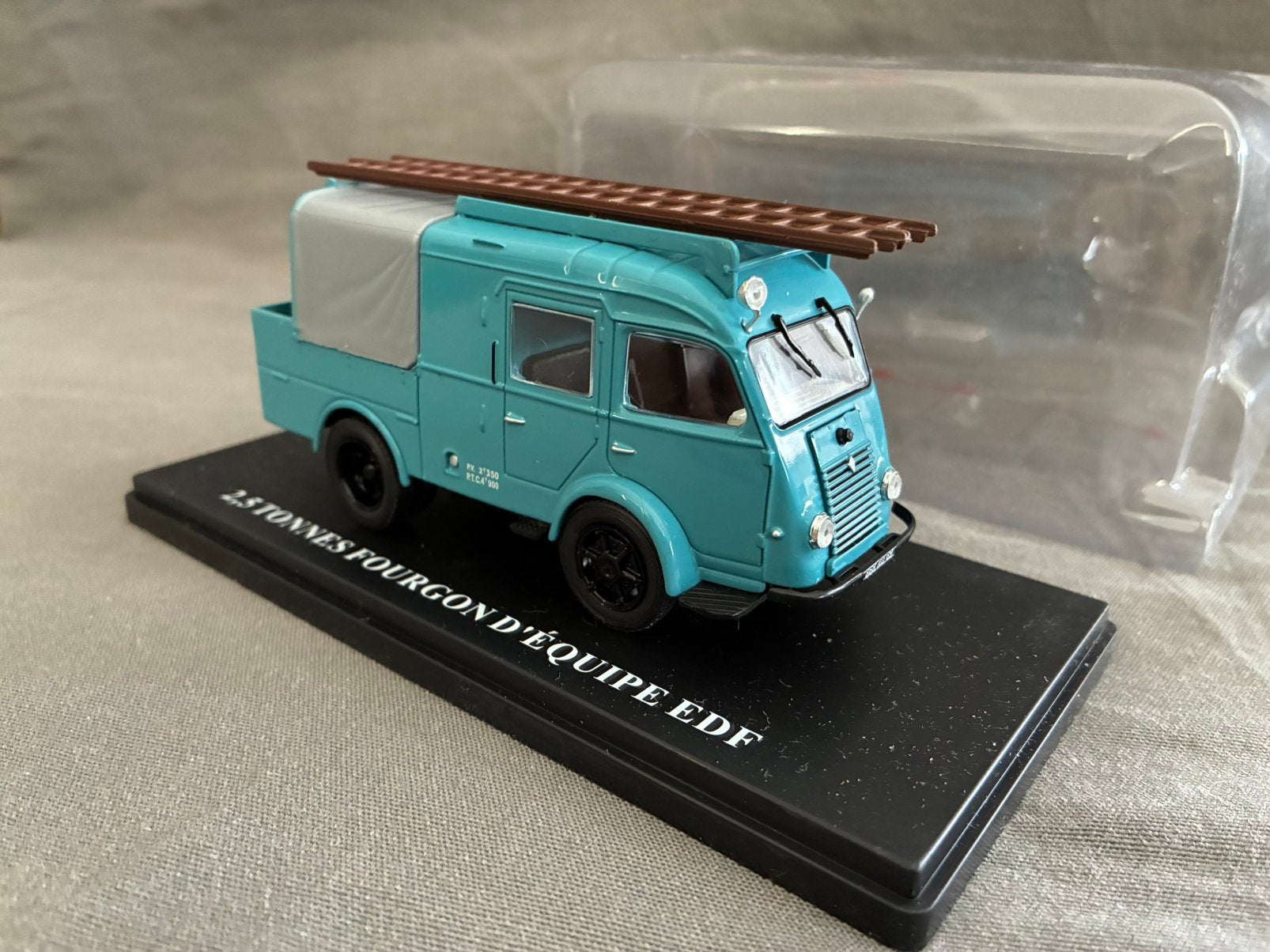 Renault 2,5 Tonnes Fourgon d'Équipe EDF (1956), Enlèvement ou Envoi, Comme neuf, Bus ou Camion