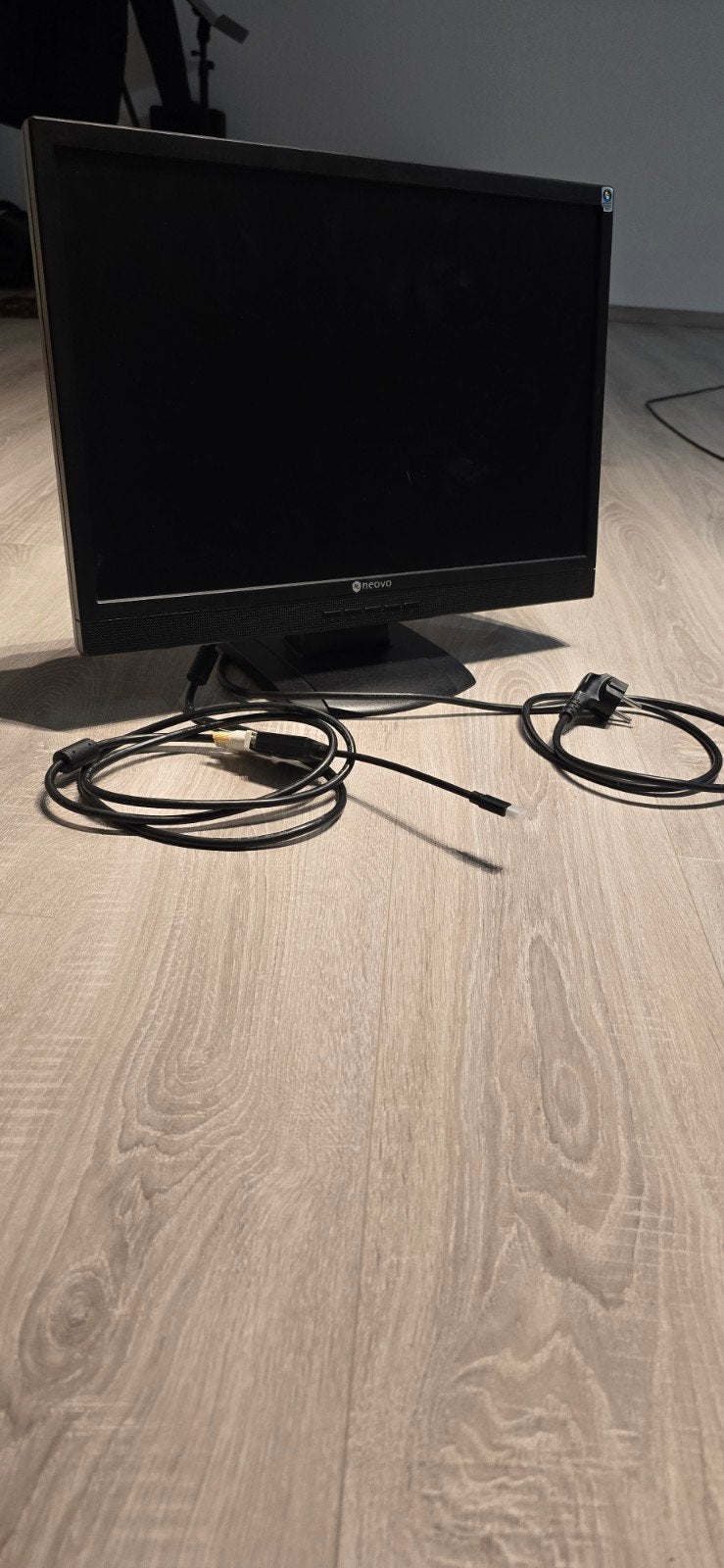 Computerscherm 22inch neovo, Ophalen
