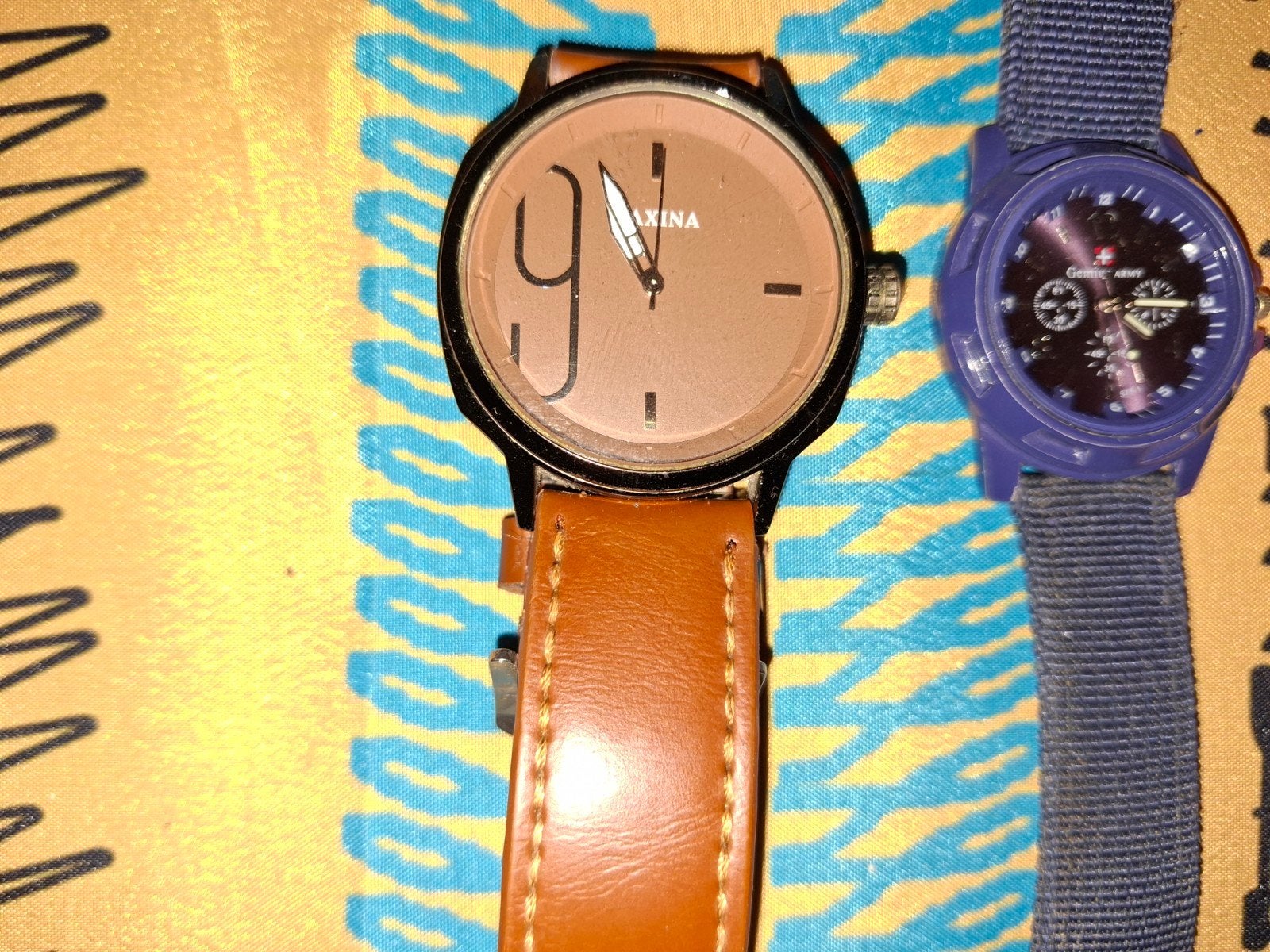 Lot de 2 montres piles neuves, Enlèvement