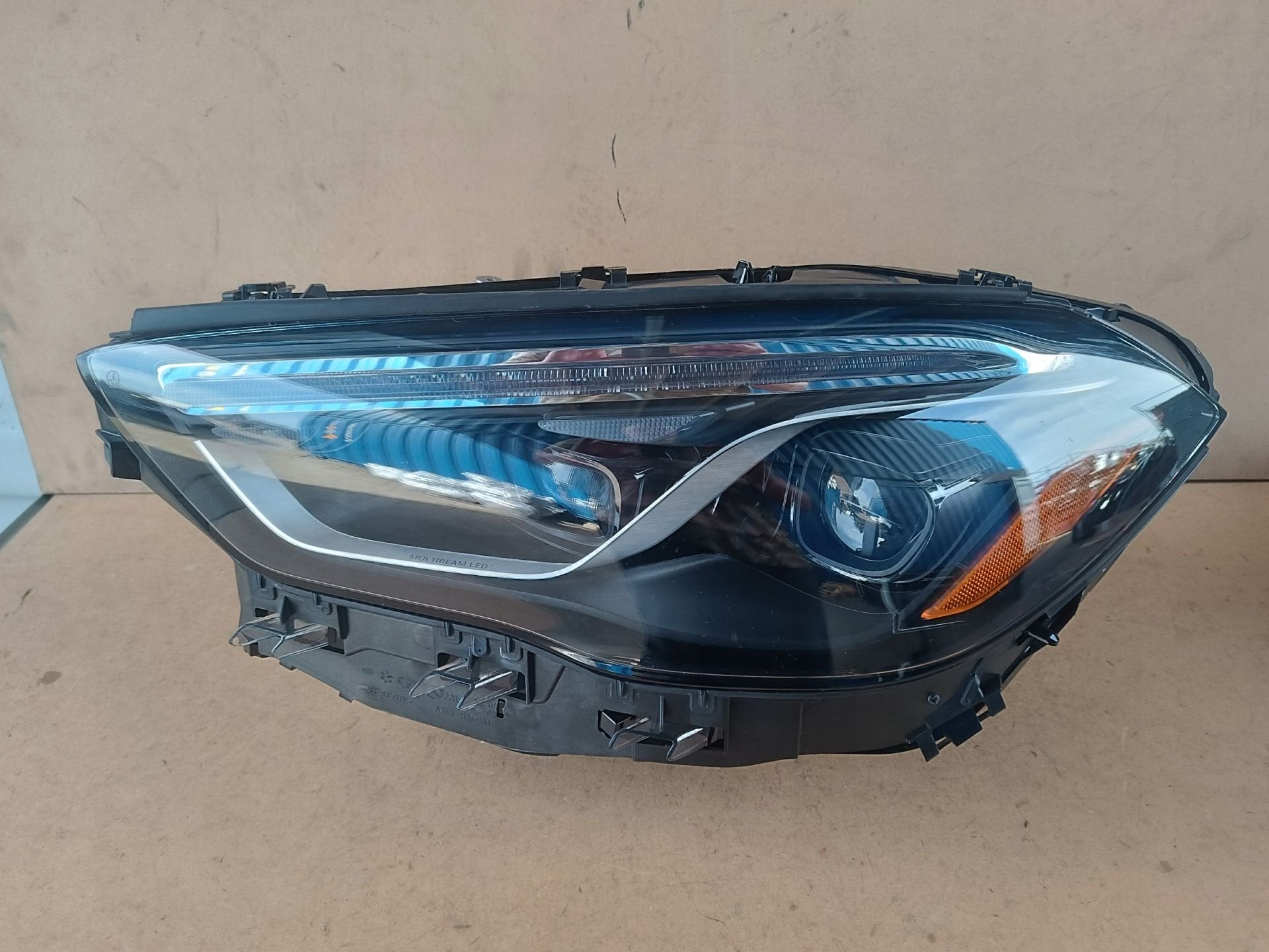 Phare gauche Mercedes GLA II A2479064504, Autos : Pièces & Accessoires, Mercedes-Benz AG, Mercedes-Benz, Utilisé, Mercedesstrasse 120
70372  Stuttgart, DE