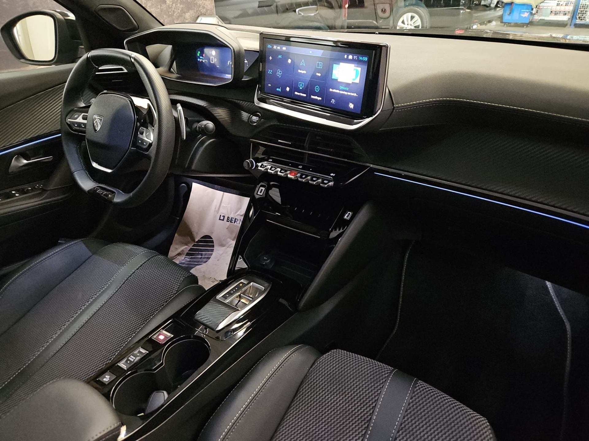 Peugeot 2008 Hybrid GT e-DSC6 (bj 2025, automaat), Auto's, Stof, Gebruikt, Parkeersensor, 136 pk