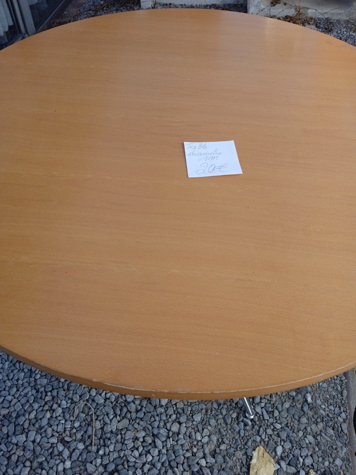 Table ronde, Enlèvement, Métal