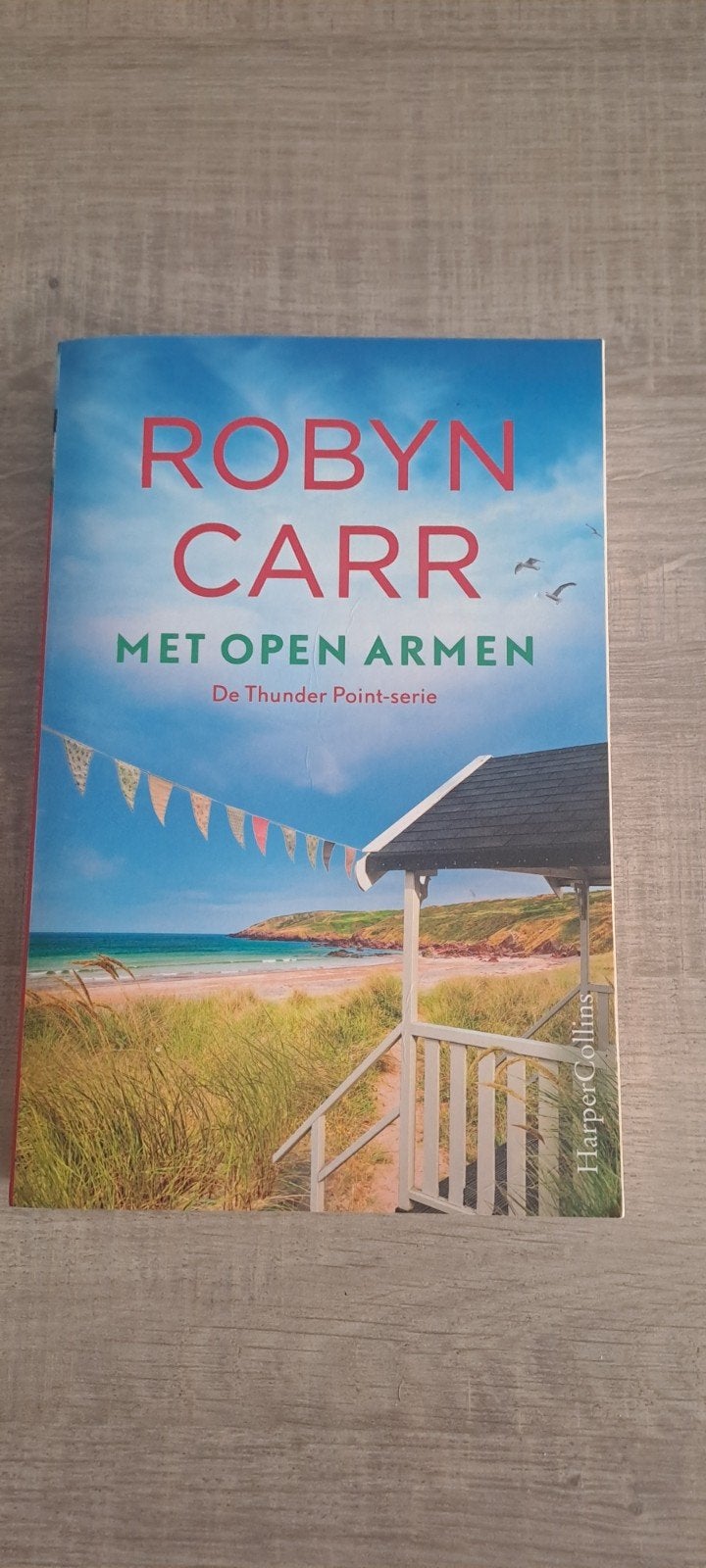 Robyn Carr - Met open armen, Ophalen of Verzenden, Zo goed als nieuw, Robyn Carr