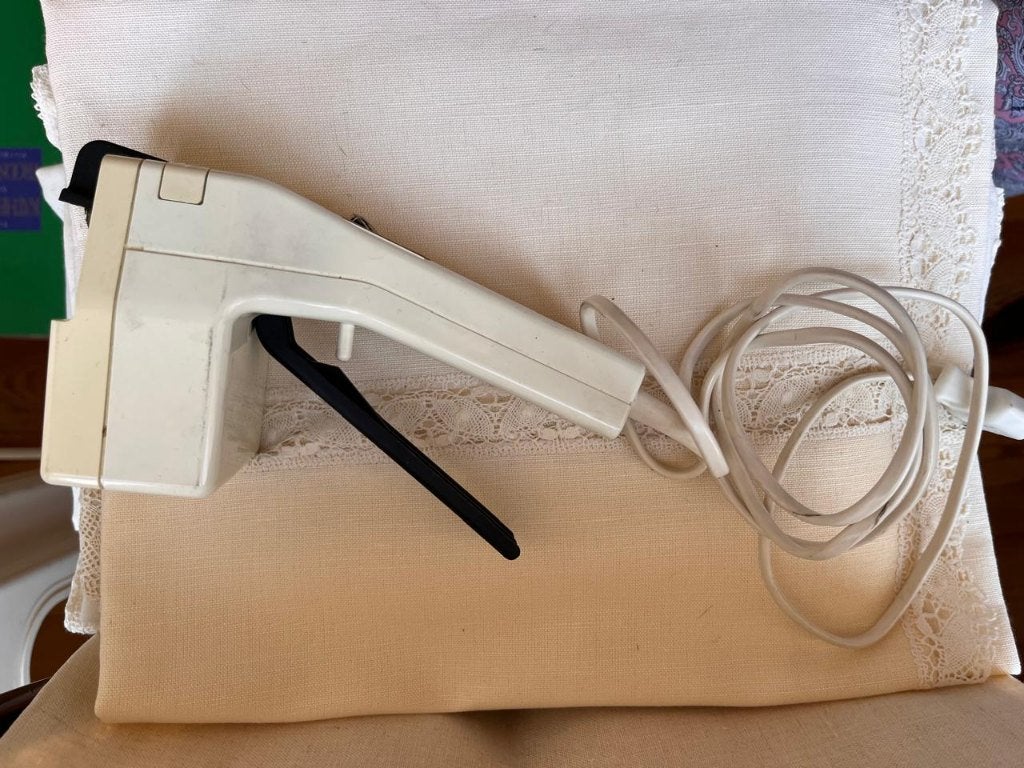 Vintage elektrische blikopener SEB Type 8532, Kunststof, Ophalen of Verzenden, Wit, Overige merken