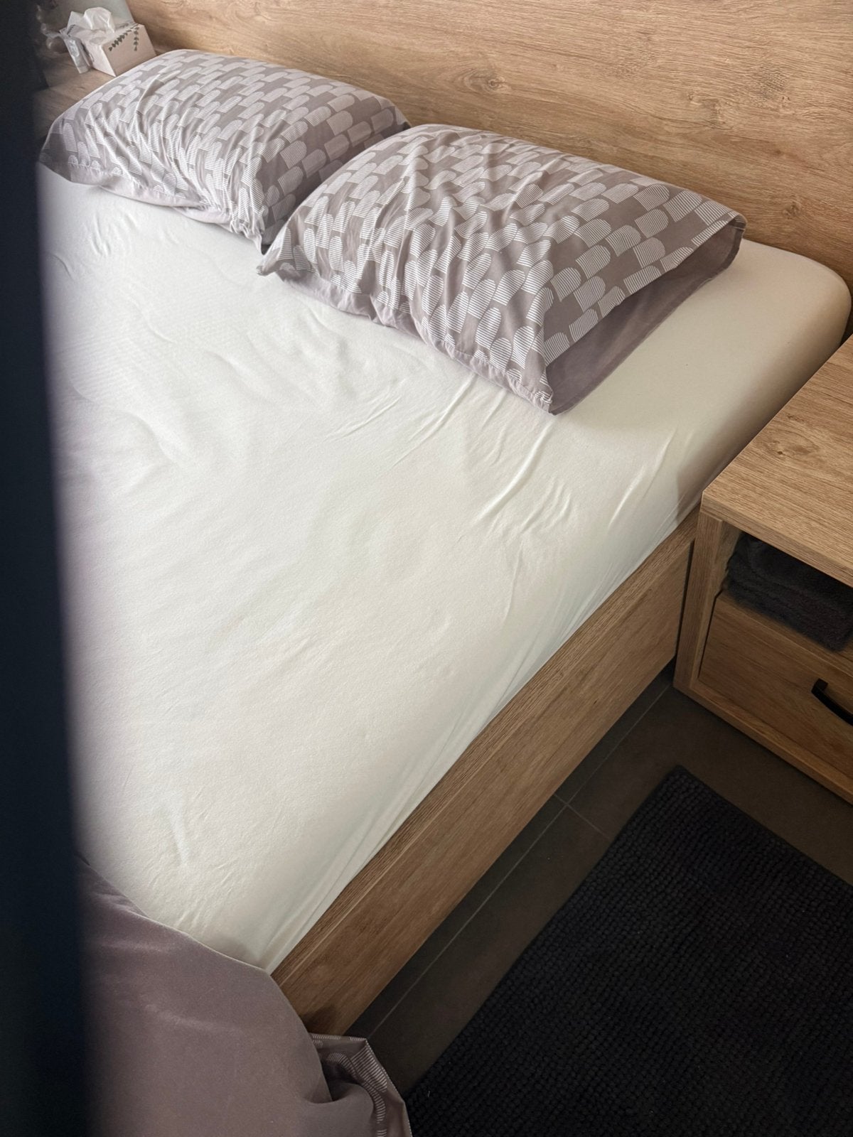 Bed met lattenbodem en matras 160 cm, Ophalen, Zo goed als nieuw