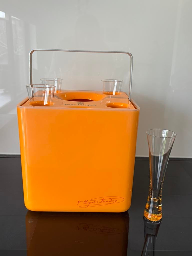 Ijsemmer Veuve Cliquot mét 4 glazen, Ophalen, Zo goed als nieuw