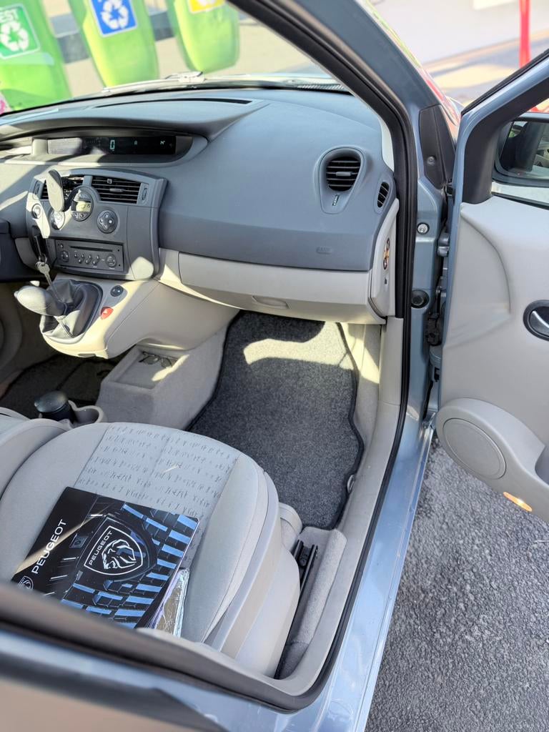 Renault megane scenic, Auto's, Automaat, Beige, 4 cilinders, Blauw