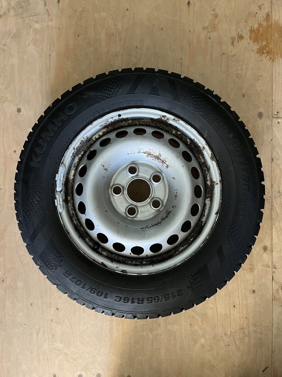 1x Volkswagen Reservewiel Winterband Kumho 215-65-16 107R DO, Autos : Pièces & Accessoires, Pneus & Jantes, Pneus et Jantes, 16 pouces