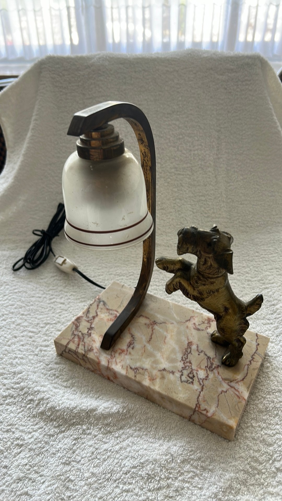 Vintage design tafellamp met marmeren voet en messing hond., Huis en Inrichting, Lampen | Tafellampen, Gebruikt, Vintage, Ophalen of Verzenden