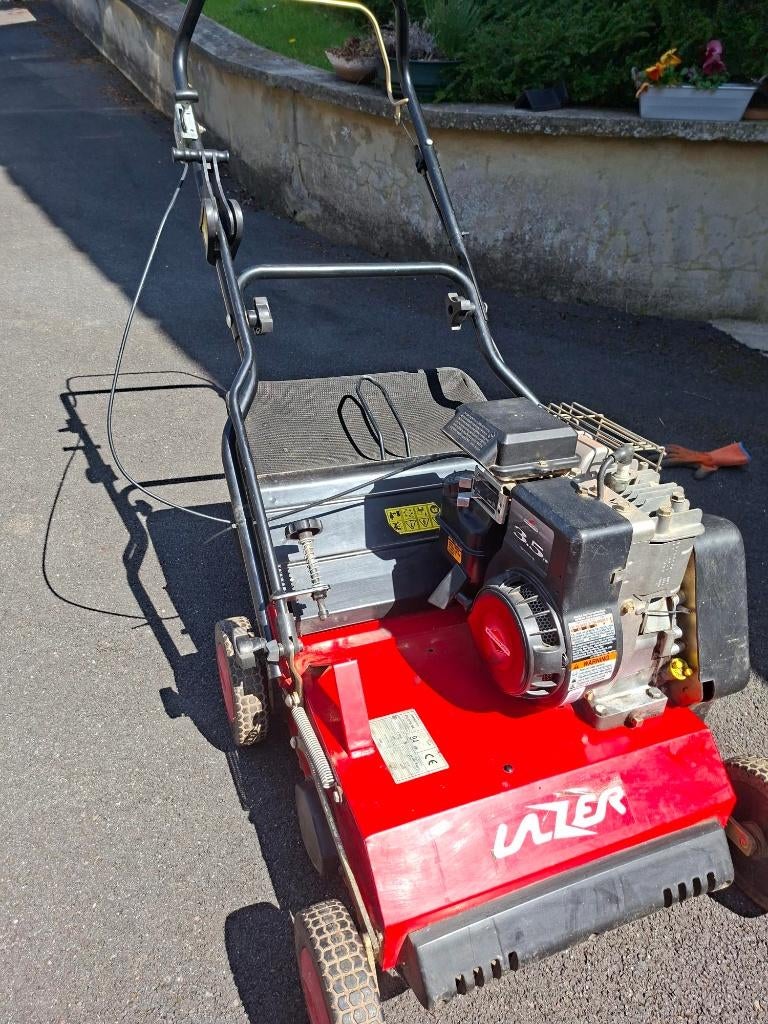 scarificateur thermique – marque LAZER – 200 €, Tuin en Terras, Verticuteermachines, Ophalen, Gebruikt, Benzine, Lazer