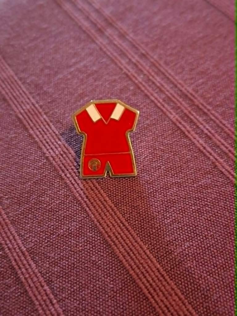 pin/speldje : SV Waregem / 1992 / Voetbaltenue, Ophalen of Verzenden, Gebruikt, Sport, Speldje of Pin
