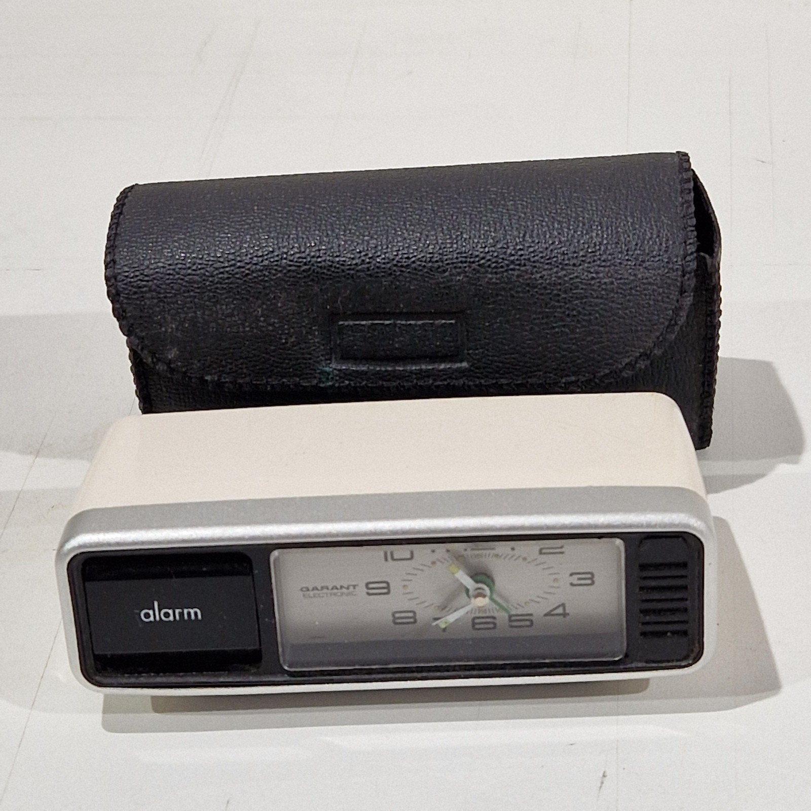 Supreme Electronic Modernist Alarm Clock - Japan 1970

In op, Antiek en Kunst, Antiek | Klokken, Ophalen of Verzenden