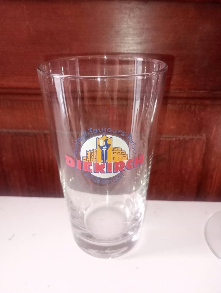 Brasserie bière ancien verre Diekirch logo rouge, Collections, Enlèvement ou Envoi, Comme neuf, Verre ou Verres, Autres marques