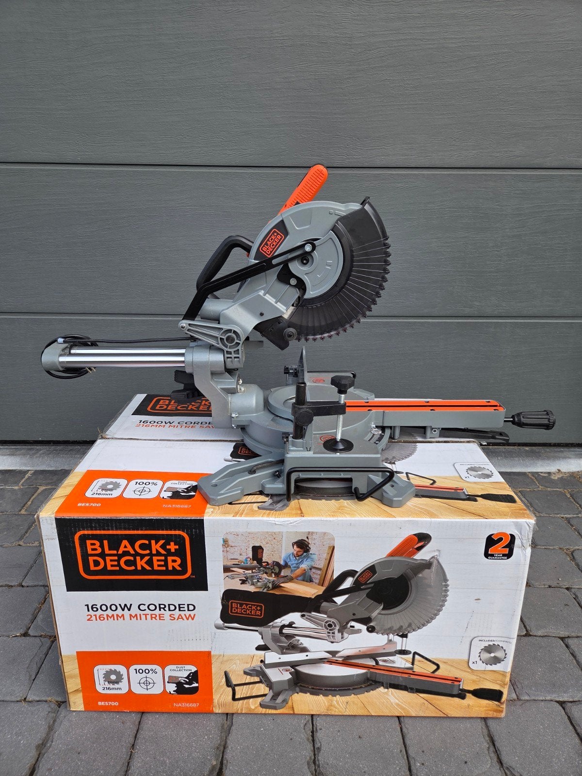 Scie à tronçonner et à onglet Black+Decker BES700-QS — Parfa, Bricolage & Construction, Outillage | Scies mécaniques, Enlèvement