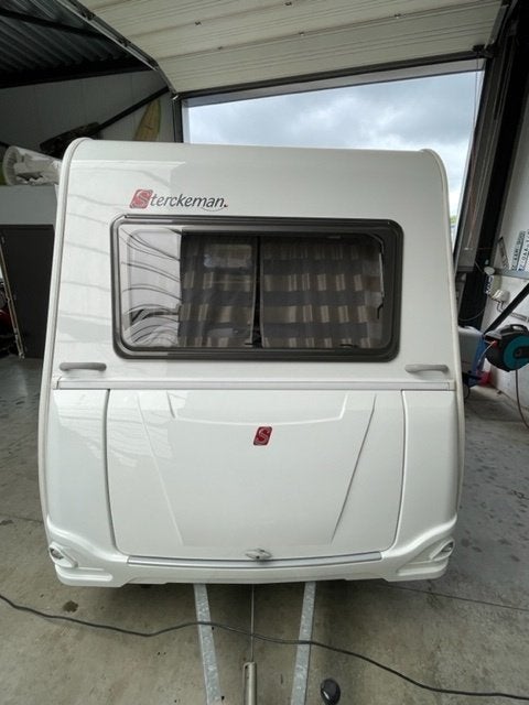 sterckeman 330 compackt met badkamer, Standaardzit, Sterckeman, Tot en met 2, Bedrijf
