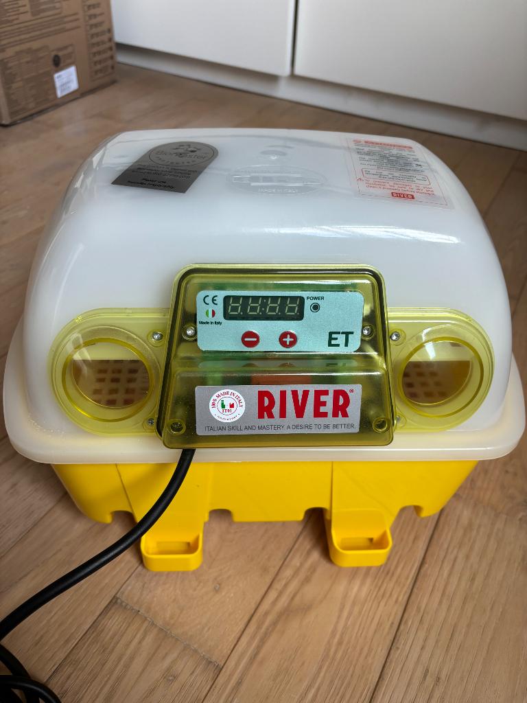 Couveuse automatique 12 œufs RIVER, Animaux & Accessoires, Volatiles | Accessoires, Enlèvement, Neuf, Couveuse