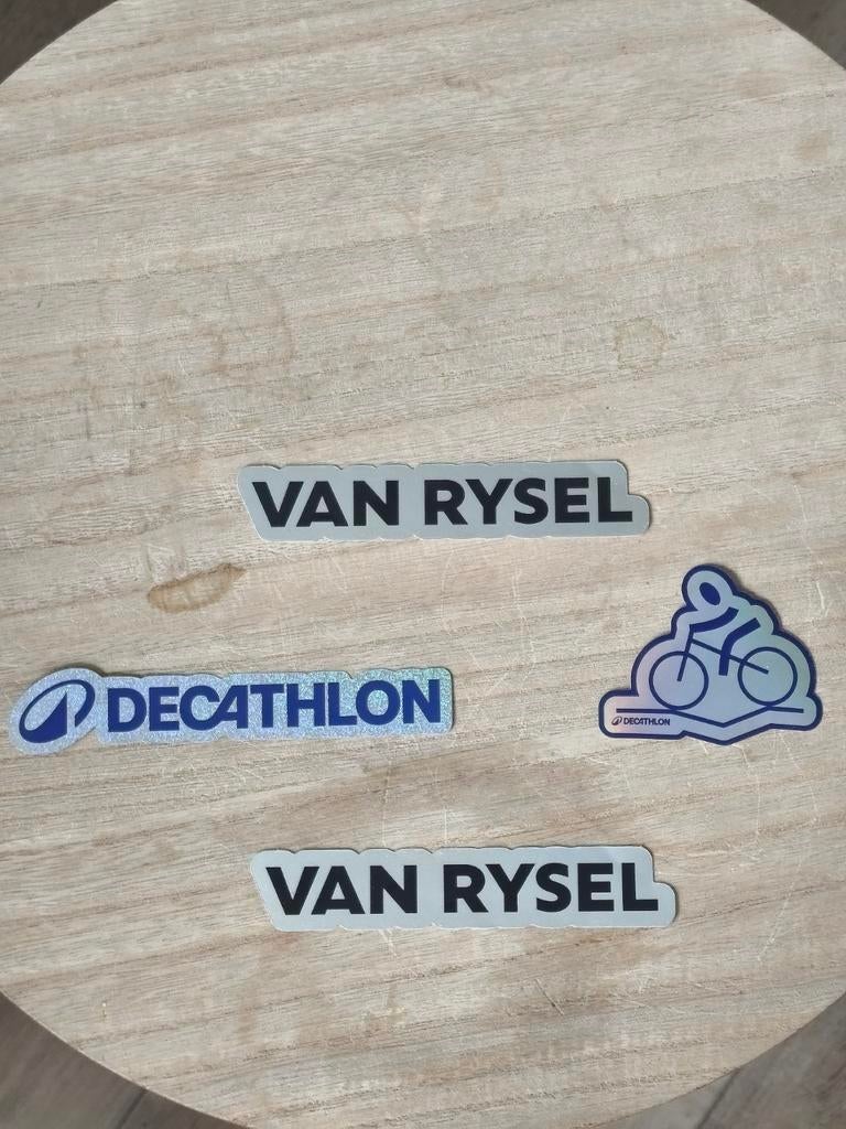 4 stickers cyclisme neufs du team Décathlon de Paul Seixas, Envoi