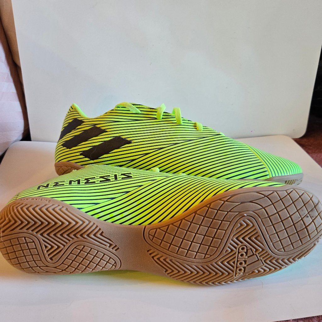 Chaussures de futsal messi adidas 46 neuves !, Enlèvement, Neuf, Chaussures