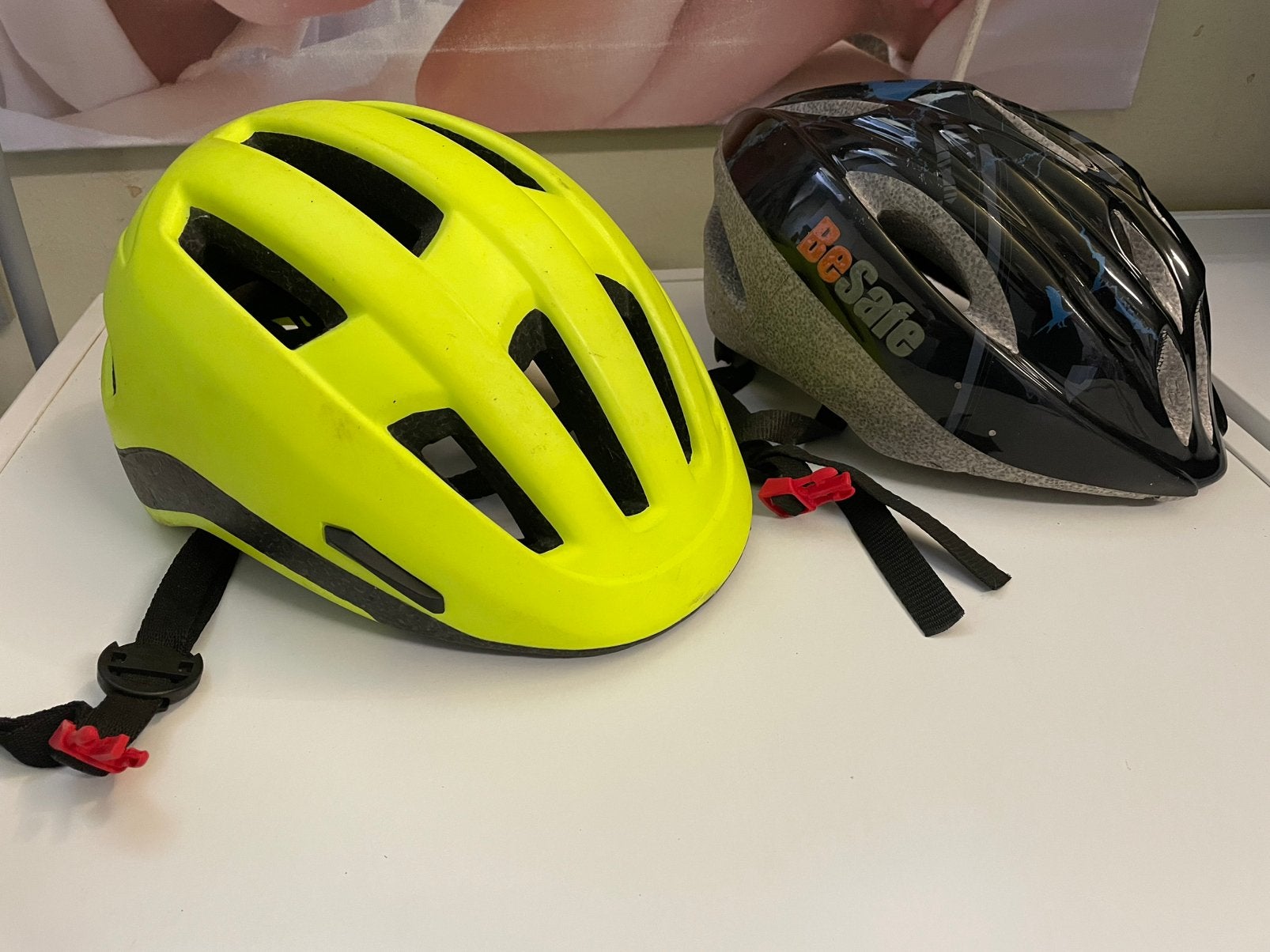 2 fietshelmen. Jongvolwassenen., Vélos & Vélomoteurs, Accessoires vélo | Casques de vélo, Enlèvement, Utilisé