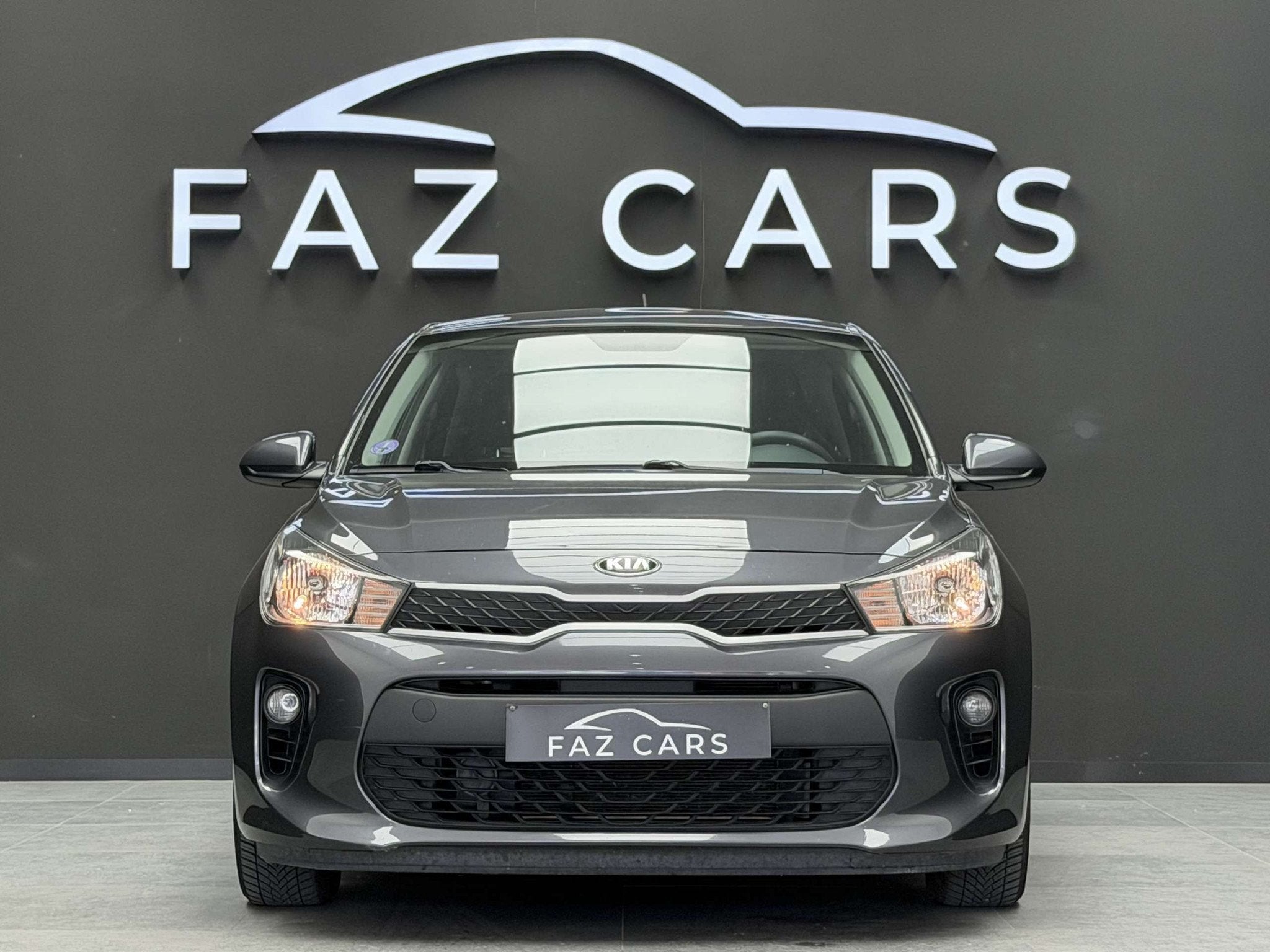 Kia Rio 1.2i Lounge * 1ER PROP + CLIM + GARANTIE *, Autos, Argent ou Gris, Euro 6, Entreprise, Noir
