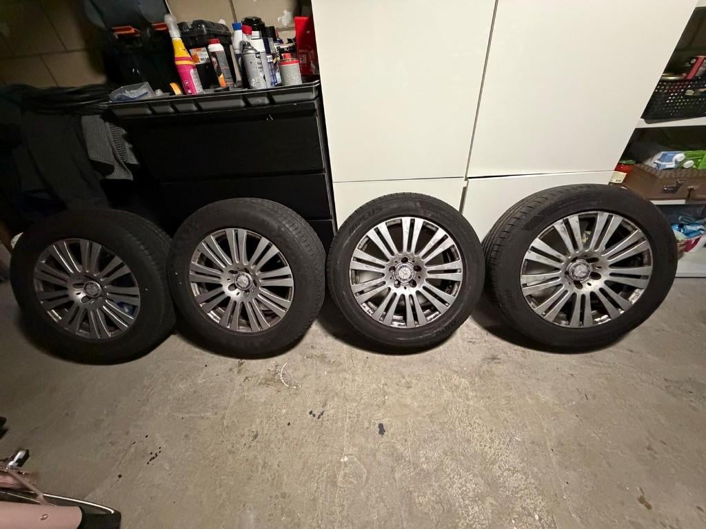 autobanden bijna nieuw  en velgen  mercedes vito, Ophalen, Gebruikt, Banden en Velgen, 17 inch