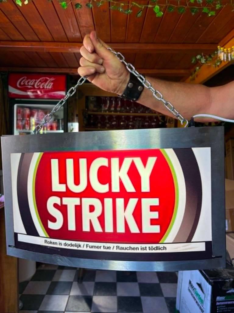 Originele Dubbelzijdige Lucky Strike Lichtbak, Verzamelen, Merken en Reclamevoorwerpen, Ophalen, Gebruikt, Reclamebord