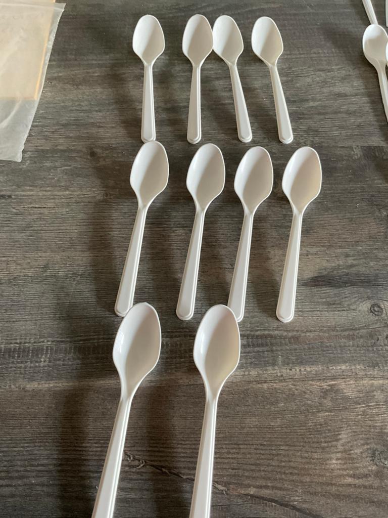39 stevige plastiek lepels, Huis en Inrichting, Keuken | Bestek, Ophalen of Verzenden, Kunststof, Los bestek