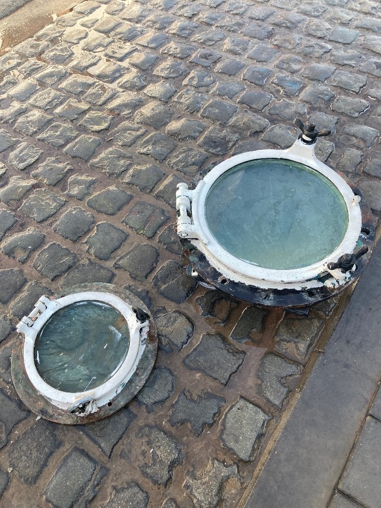 set van 2 x antieke patrijspoort, Ophalen