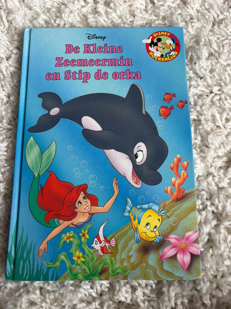 Disney boekenclub - De Kleine Zeemeermin en Stip de orka, Ophalen of Verzenden, Gelezen, Jongen of Meisje, Fictie algemeen